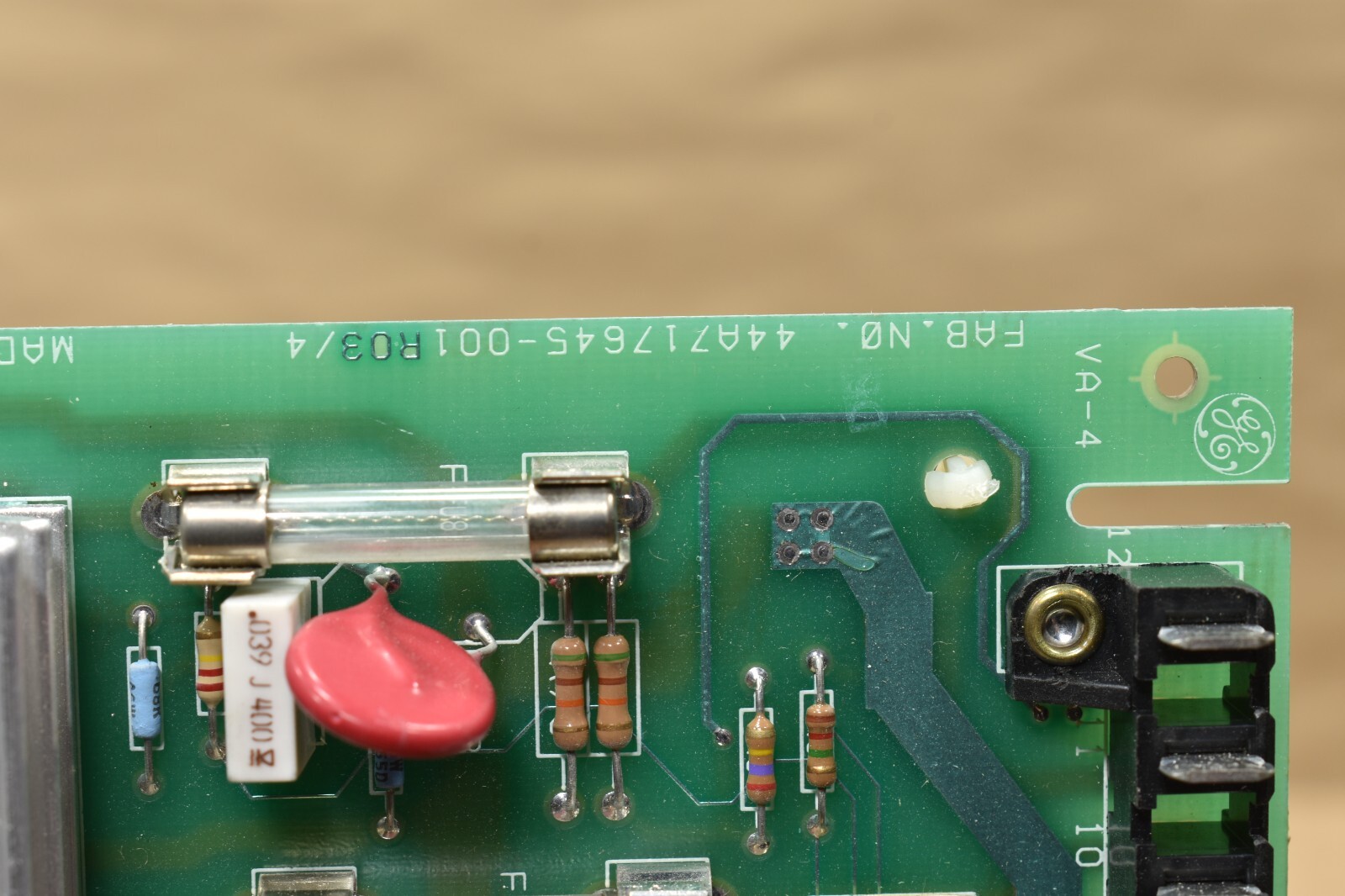 GE FANUC IC600YB904B, 115 VAC Output Module