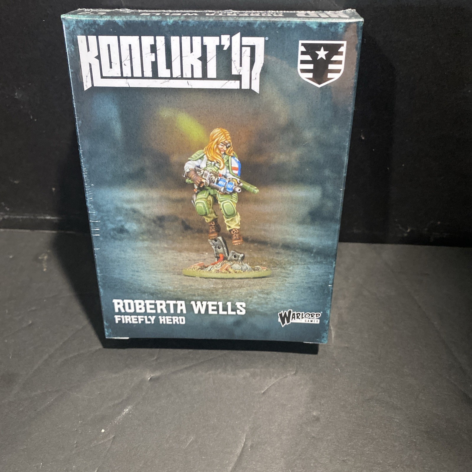 Warlord Games: Konflikt '47 Roberta Wells - Firefly Hero PRESALE 3/27