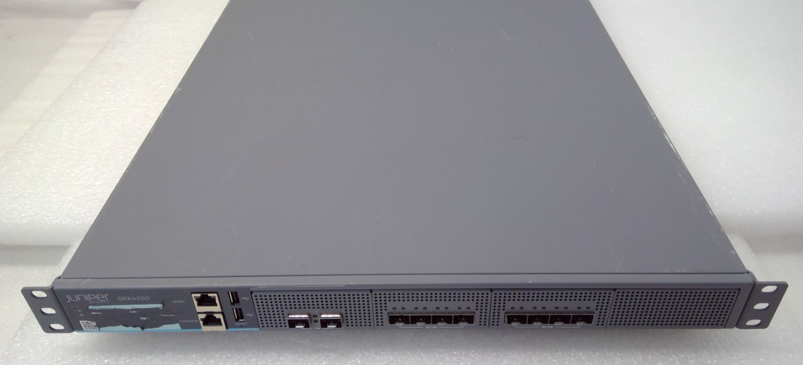 Juniper SRX4200 Services Gateway Firewall with AC Power SRX4200-AC *READ DETAIL*