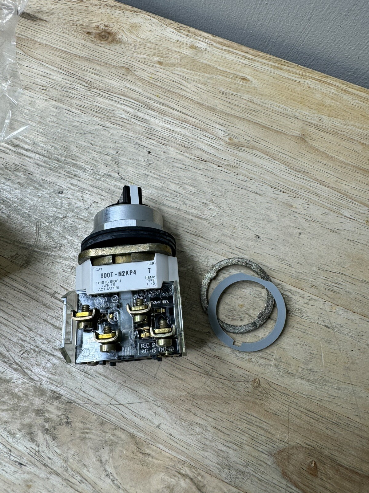 Allen Bradley 800T-N2KP4B Selector Switch 4 Position New Open Box
