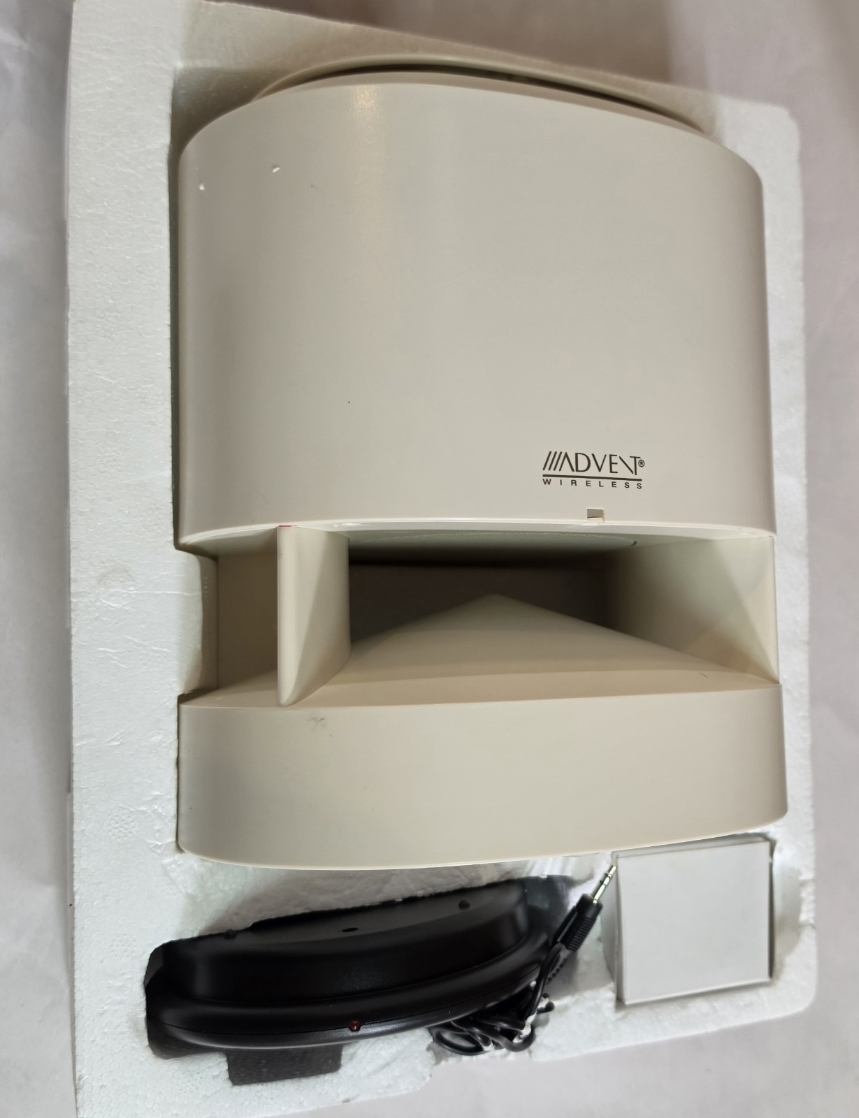 ADVENT ~ MODEL # AW810 ~ WIRELESS INDOOR / OUTDOOR SPEAKER NEW