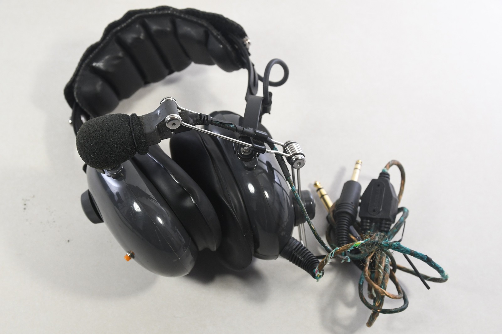 AVCOMM Aviation Communications Inc.AC-800S Pilot Flight. For Parts Damaged Cable