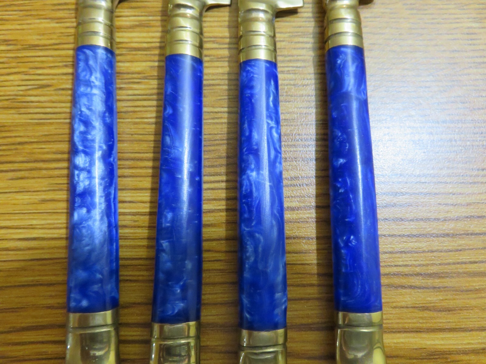 20 PIECE GOLD METAL BRASS? FLATWARE BLUE HANDLES SETTING FOR 4