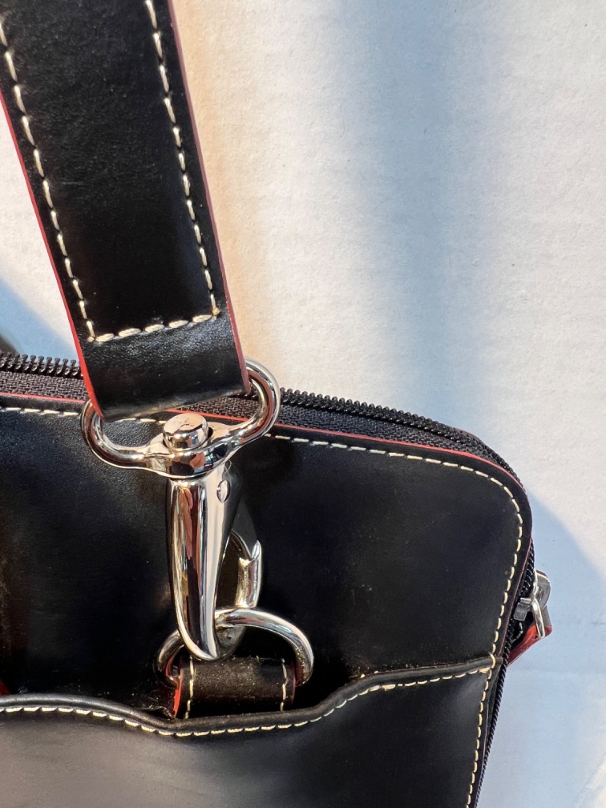 Lodis Black Leather Laptop Briefcase Solid Zipper Closure Shoulder Strap Red/Blk