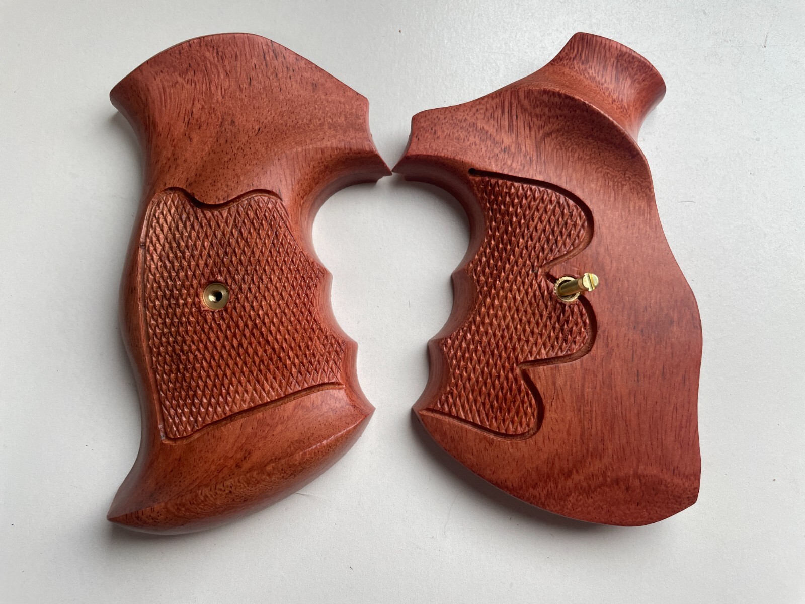 Grips for Taurus Medium/Large (1980s) .357 M44  80 82 83 441 607