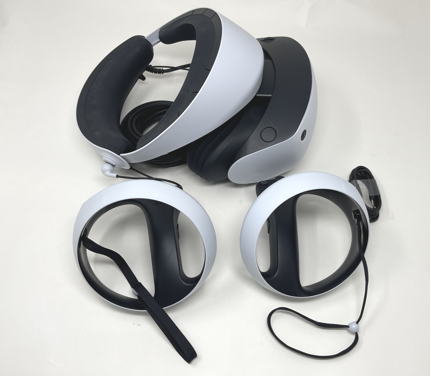 Sony PlayStation VR 2 White + 2 Controllers Very Good