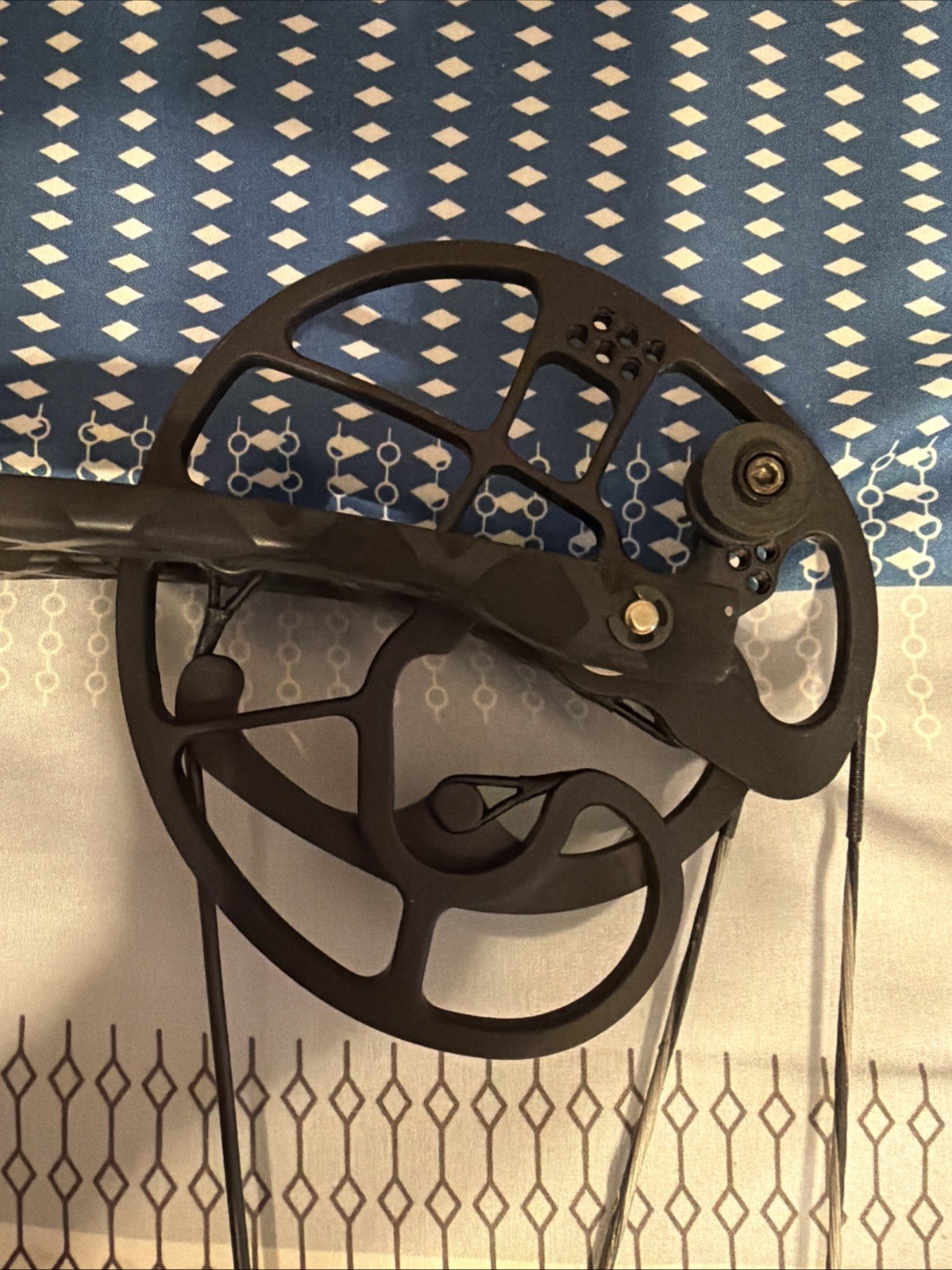 Gearhead Archery T18 Carbon Compound Bow