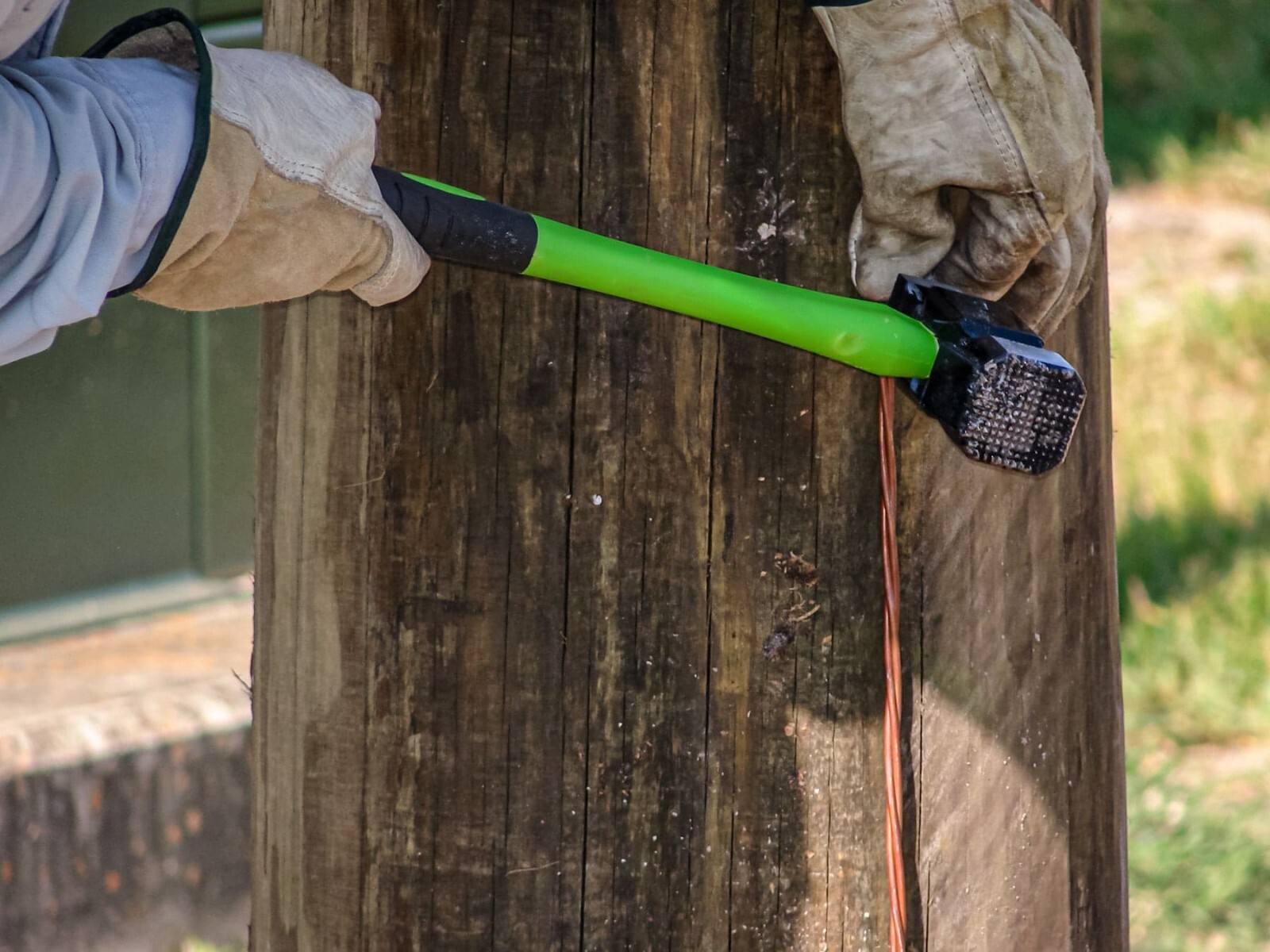 Madi Milled Lineman Hammer - 35oz