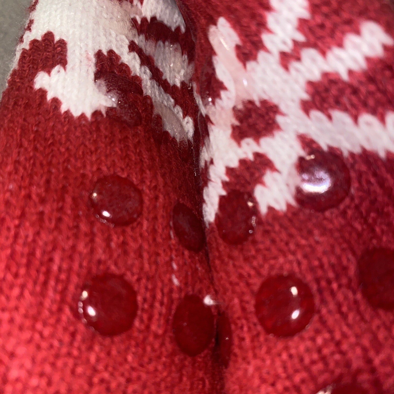 Pudus SF-RSB-C Unisex Snowflake Raspberry Slipper Socks Red. Non Slip Soles.