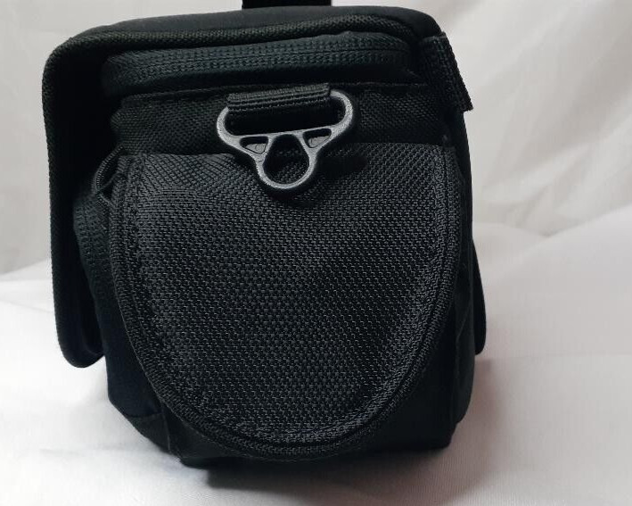 LOWEPRO EDIT 100 CAMERA CASE BLACK PADDED WITH SHOULDER STRAP