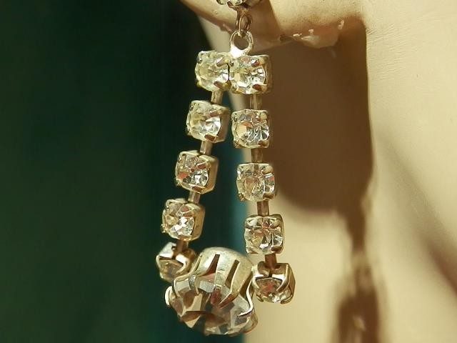 Elegant Vintage 1970's XX Sparkly Ice Rhinestone Dangle Pierced Earrings 502my8