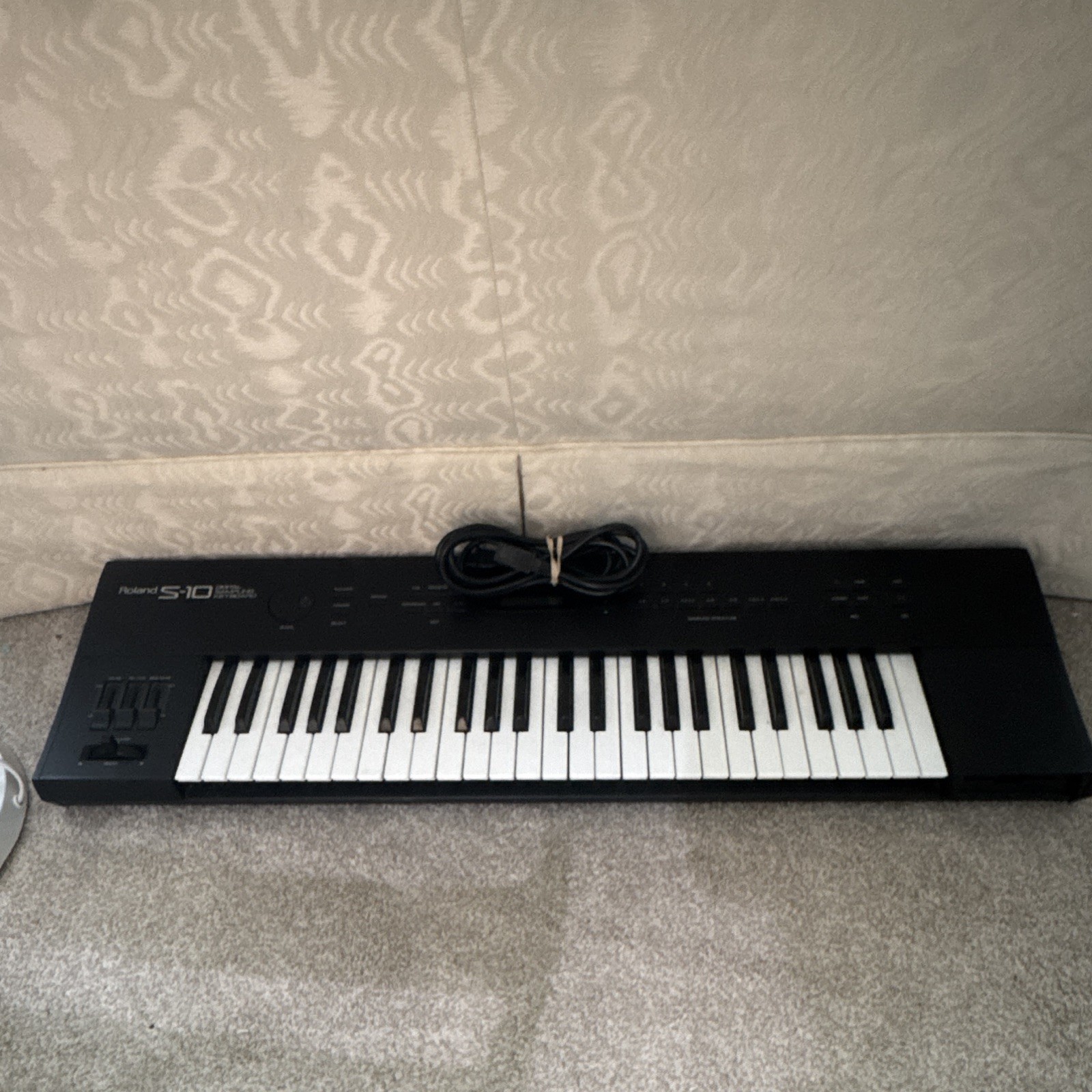 Roland S-10 Digital Sampling Keyboard Sampler Synthesizer, Black, Digital
