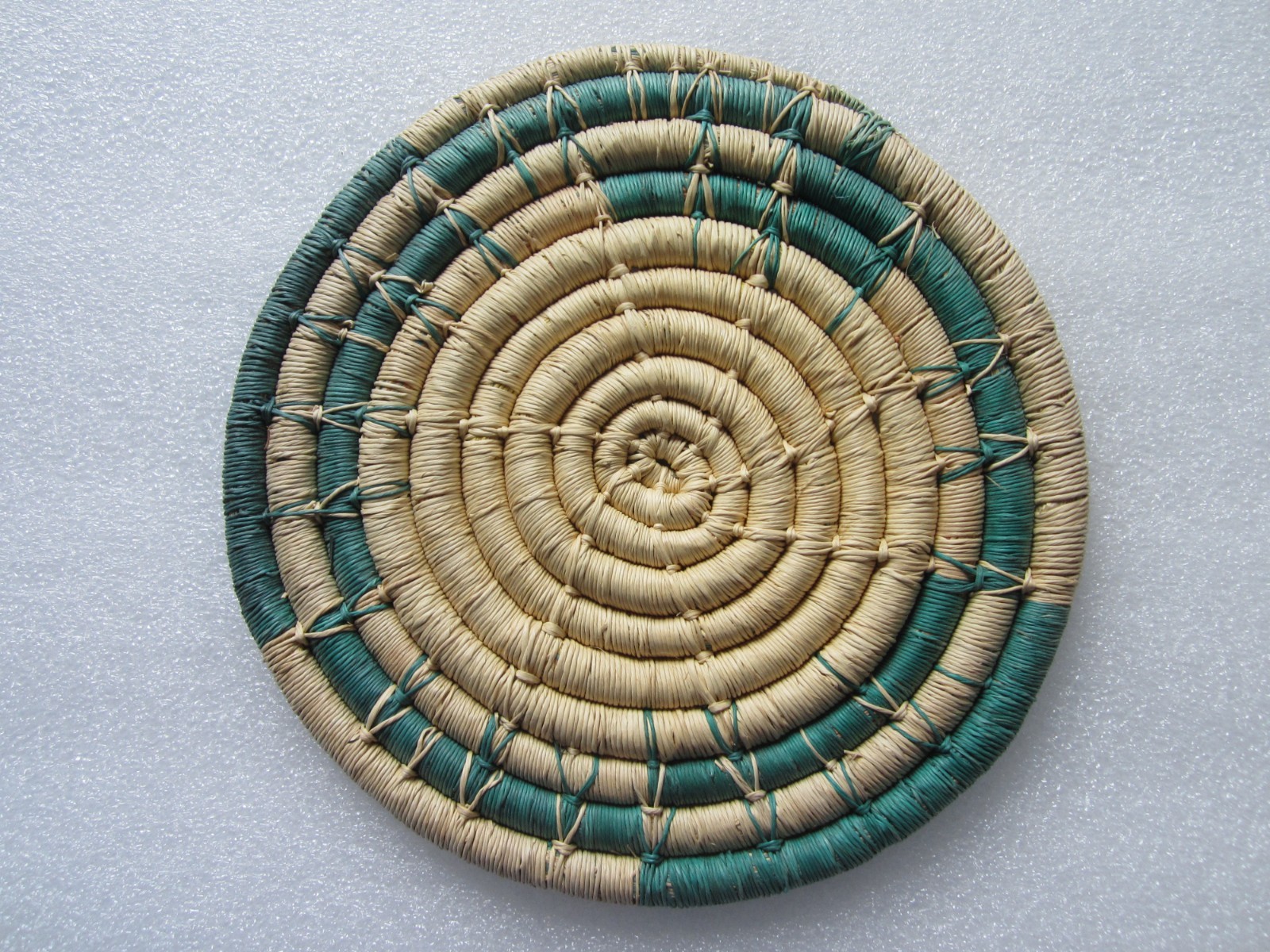 BEAUTIFUL ORIGINAL VINTAGE RAFFIA PLATE BASKET 8”