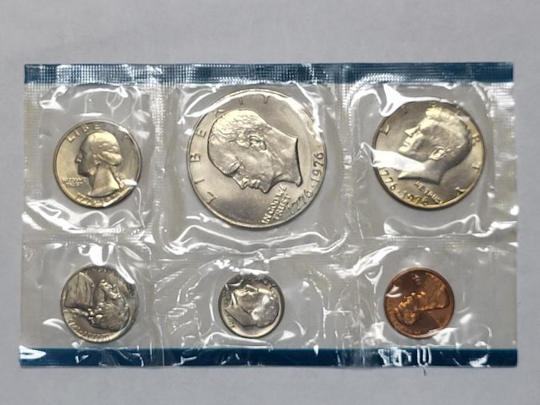 Full Set of 1975 UNCIRCULATED coins Philadelphia Never touched almost 50 years C