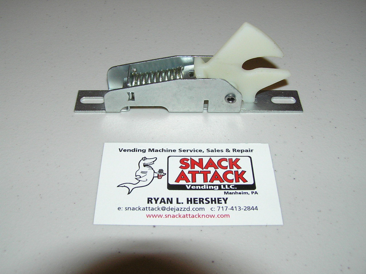 DIXIE NARCO 368, 440, 501T SODA VENDING MACHINE BURST INNER DOOR LATCH