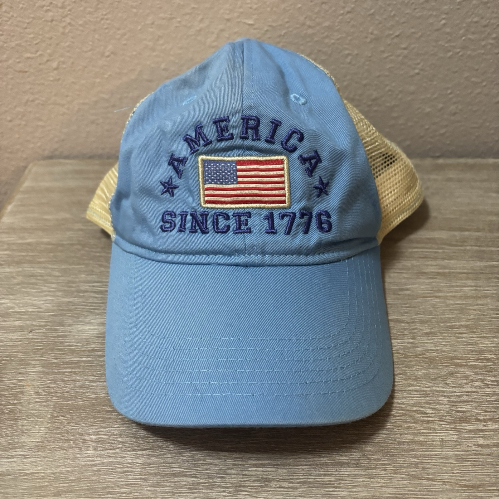 Vintage Women's Fit outdoor trucker Hat Ball Cap Blue America W/Flag One size