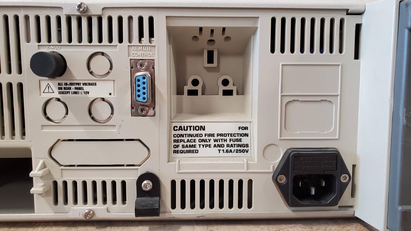 PHILIPS / FLUKE PM 3052 OSCILLOSCOPE - WORKS, READ
