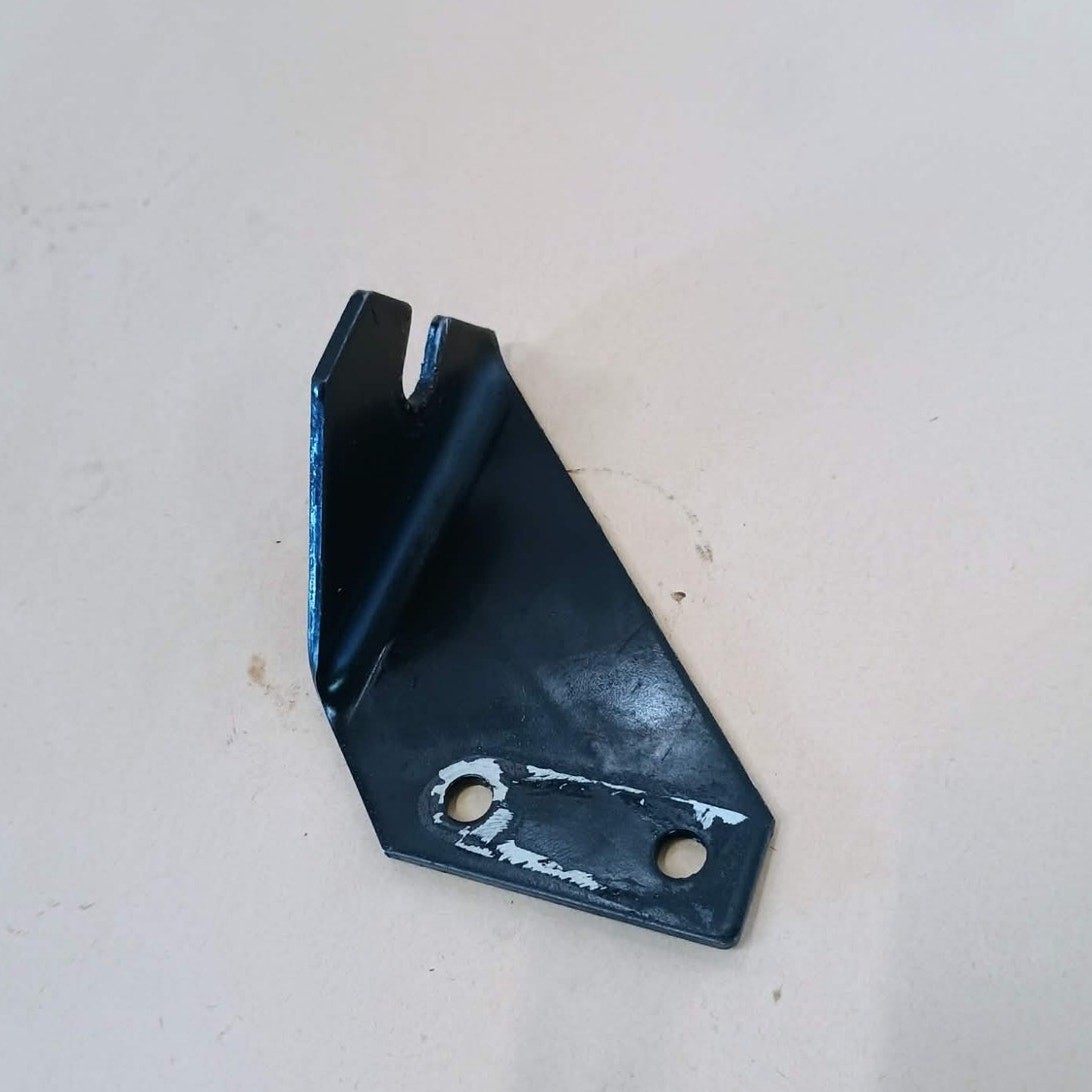 John Deere Series 220/ Deere 7775 Throttle bracket MG86501498 Used (S0136)