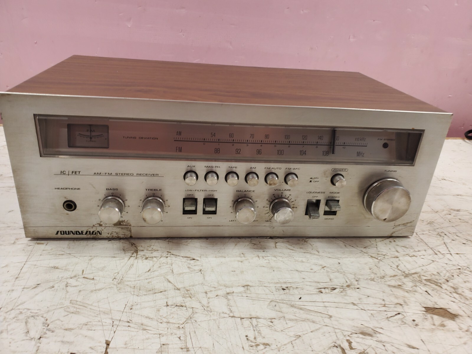 Soundesign AM/FM Stereo Receiver 5152 70s 80s For Parts or Repair (c23)
