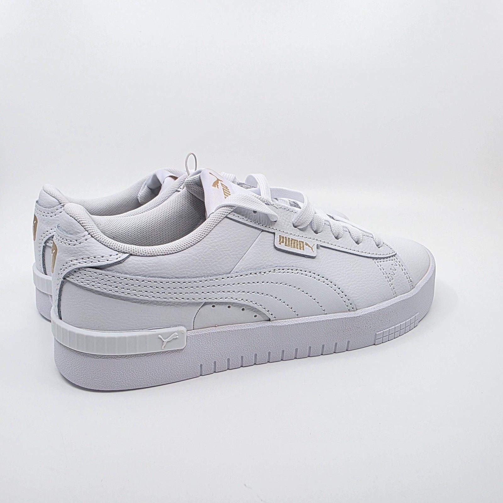 PUMA COURT SNEAKER,WHITE SIZE 7. 7.5, 8,9, 11