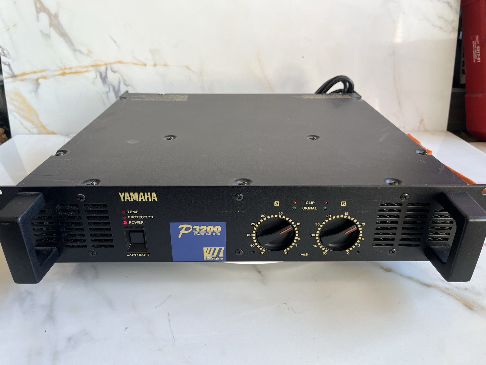 Yamaha P3200 Professional Power Amplifier – 500W Stereo / 1000W Bridge