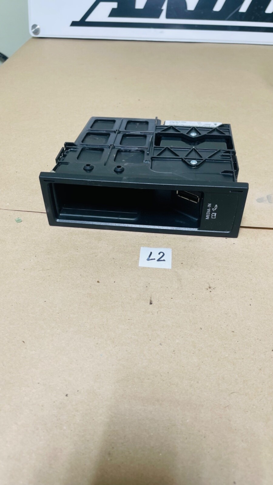 2010-2014 VOLKSWAGEN GTI MEDIA INPUT MODULE MULTIMEDIA SOCKET OEM L2