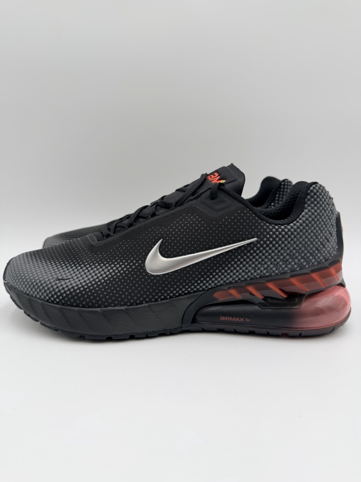 Nike Men's Air Max Phoenix Size 11 Black Red Metallic Silver |FZ5307-003|