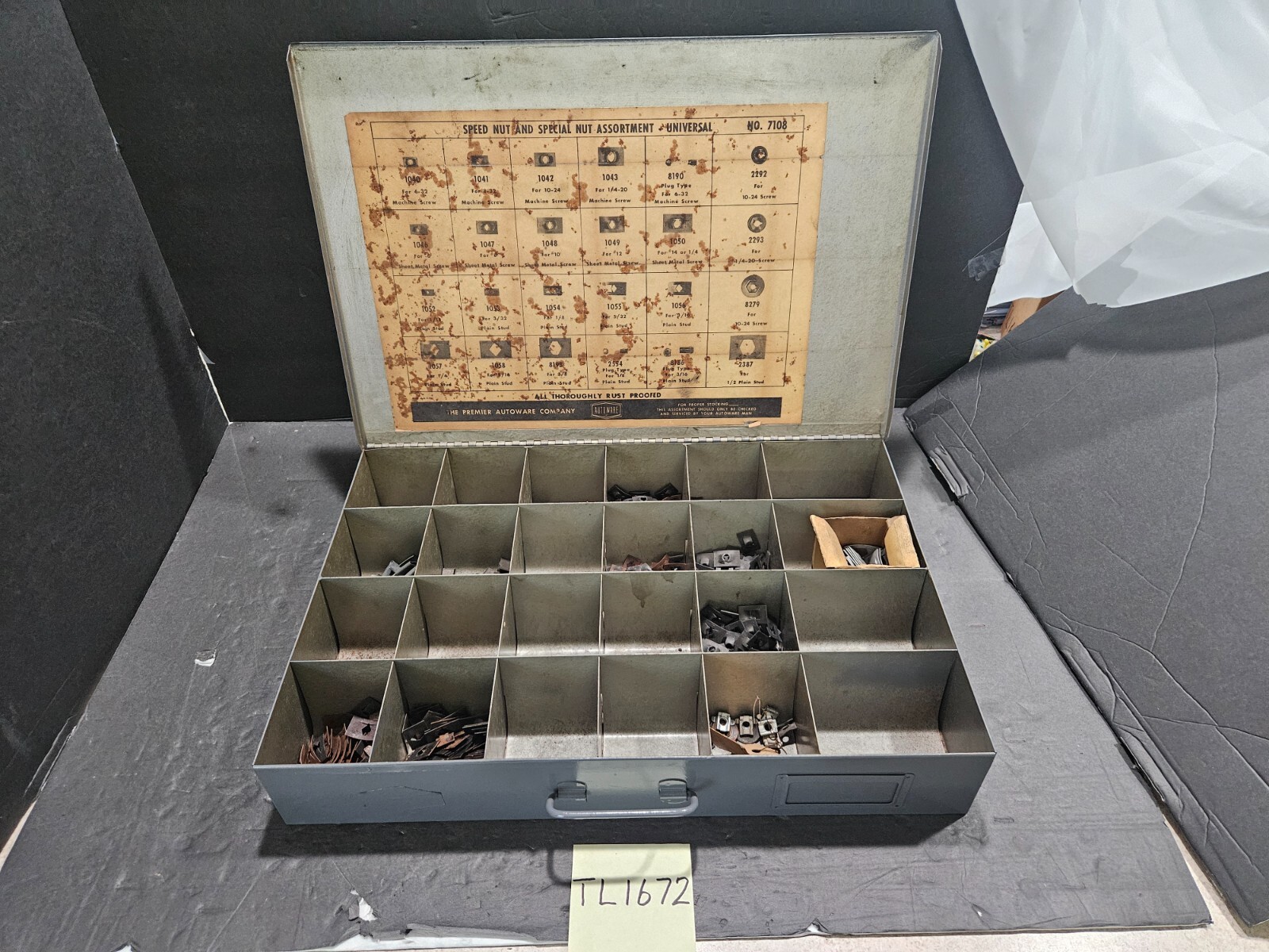 VINTAGE INDUSTRIAL METAL PARTS BIN DIVIDED STORAGE BOX W/HINGE LID (TL1672)
