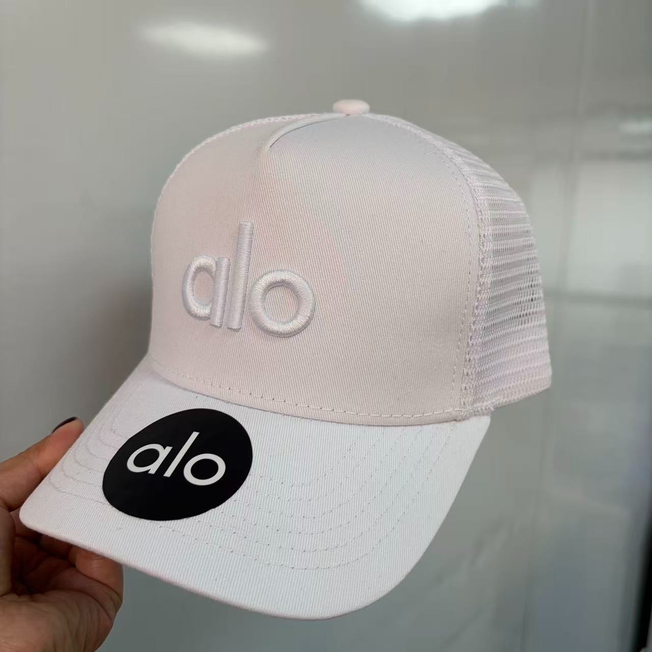 Alo Off-Dutty Hat White One Size Adjustable Strap Athleisure Vacation Travel A+