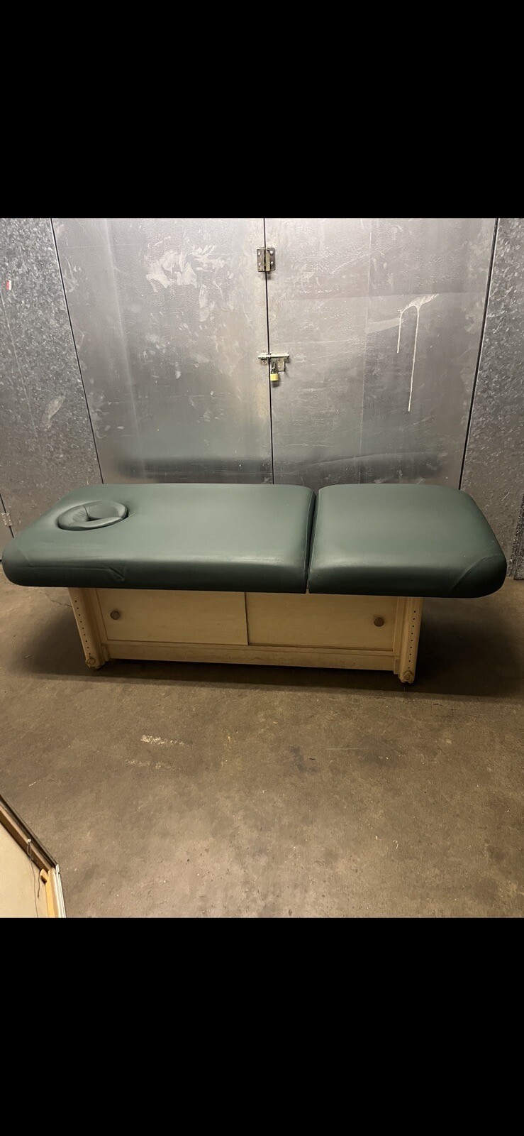 Earthlite Massage Table