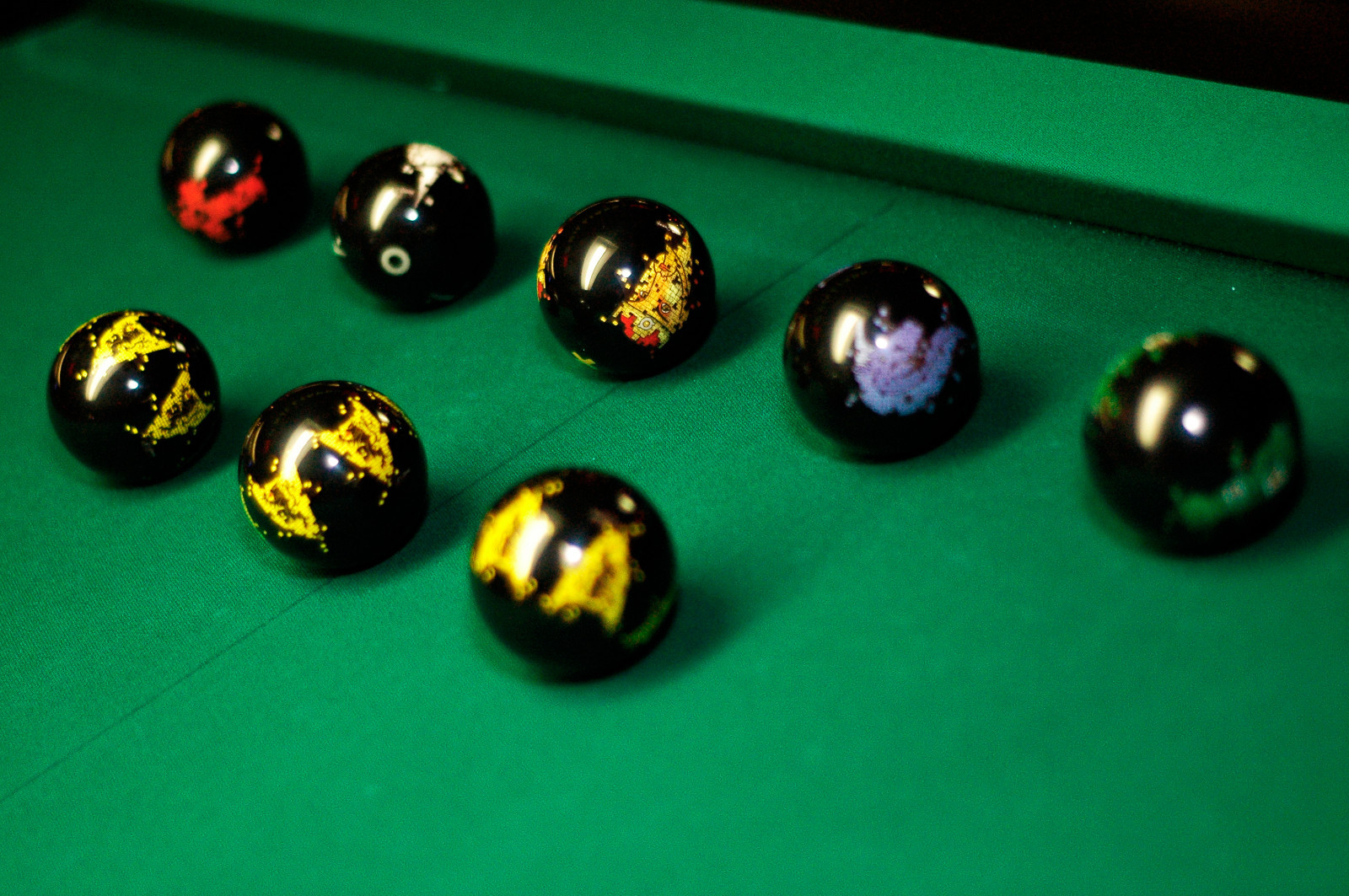 Vigma Billiard Ball Set CUEMATE Game Play Chess on a Pool Table with Rulesbook