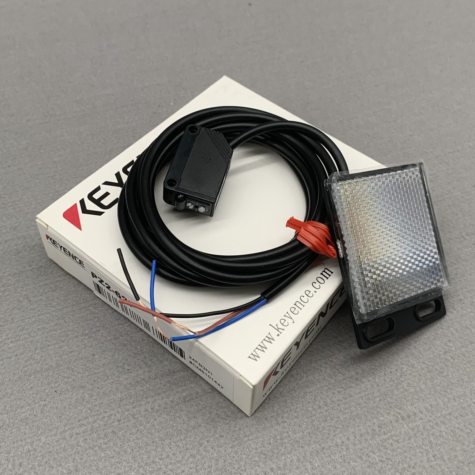 New In Box KEYENCE PZ2-62P PZ262P Photoelectric Sensor US FAST SHIPPING