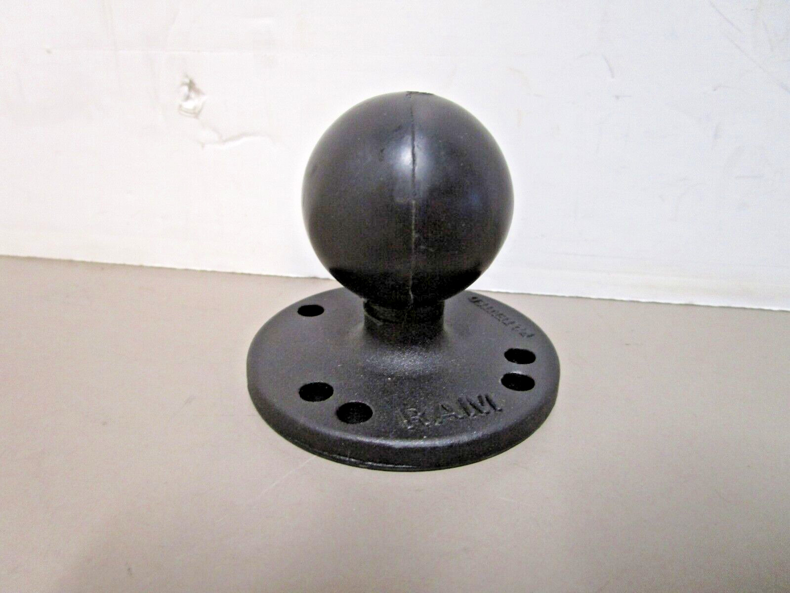 Ram Mount  RAM-202U  C Size  Round Plate with Ball   1.5" Ball x 2.5" Base