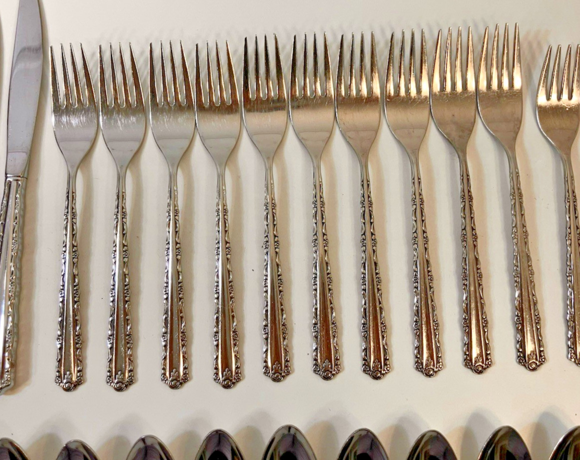 Lot Oneida Cherie Stainless Flatware