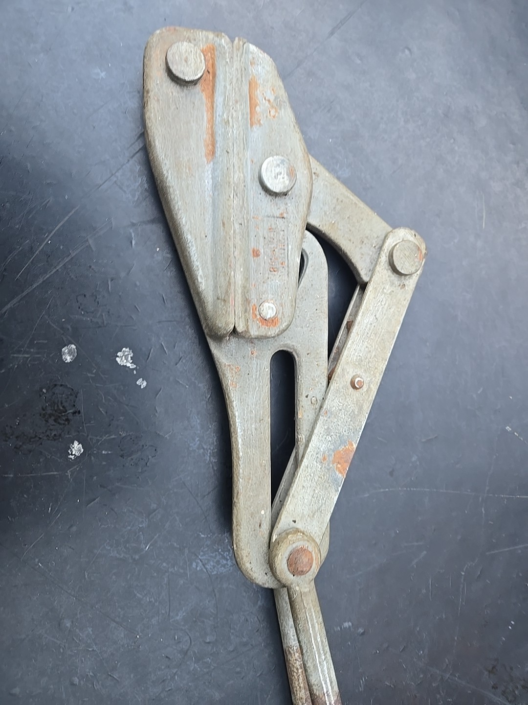 Cable Puller Grip for Bare Wire