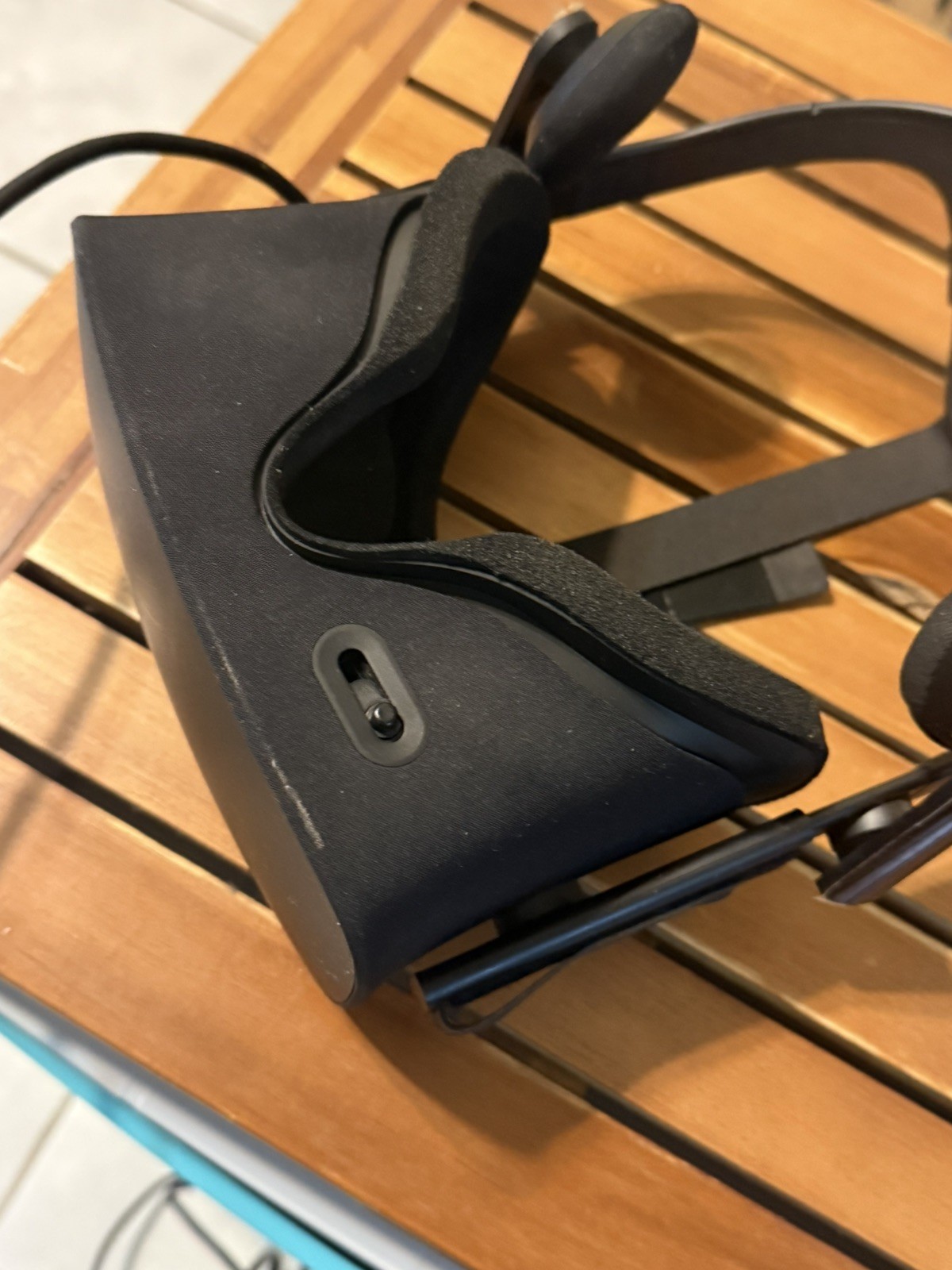 Oculus C-4 A VR Headset, 2 Sensors, 1 Controller, Original Cables, READ Descrip