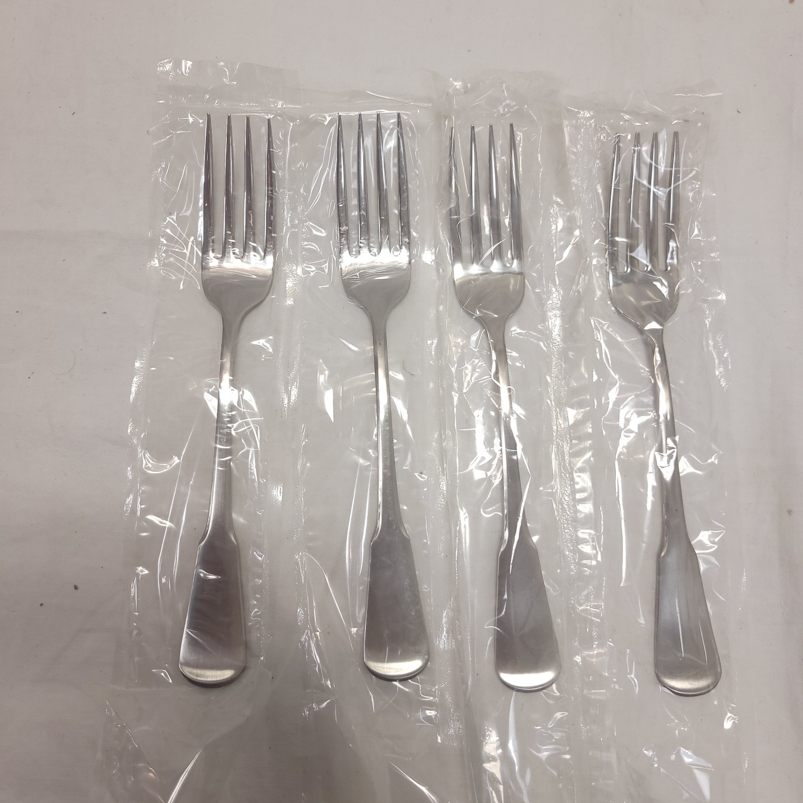 4 VTG Oneida 1620 Superior Stainless Steel Dinner Forks 7 3/4"