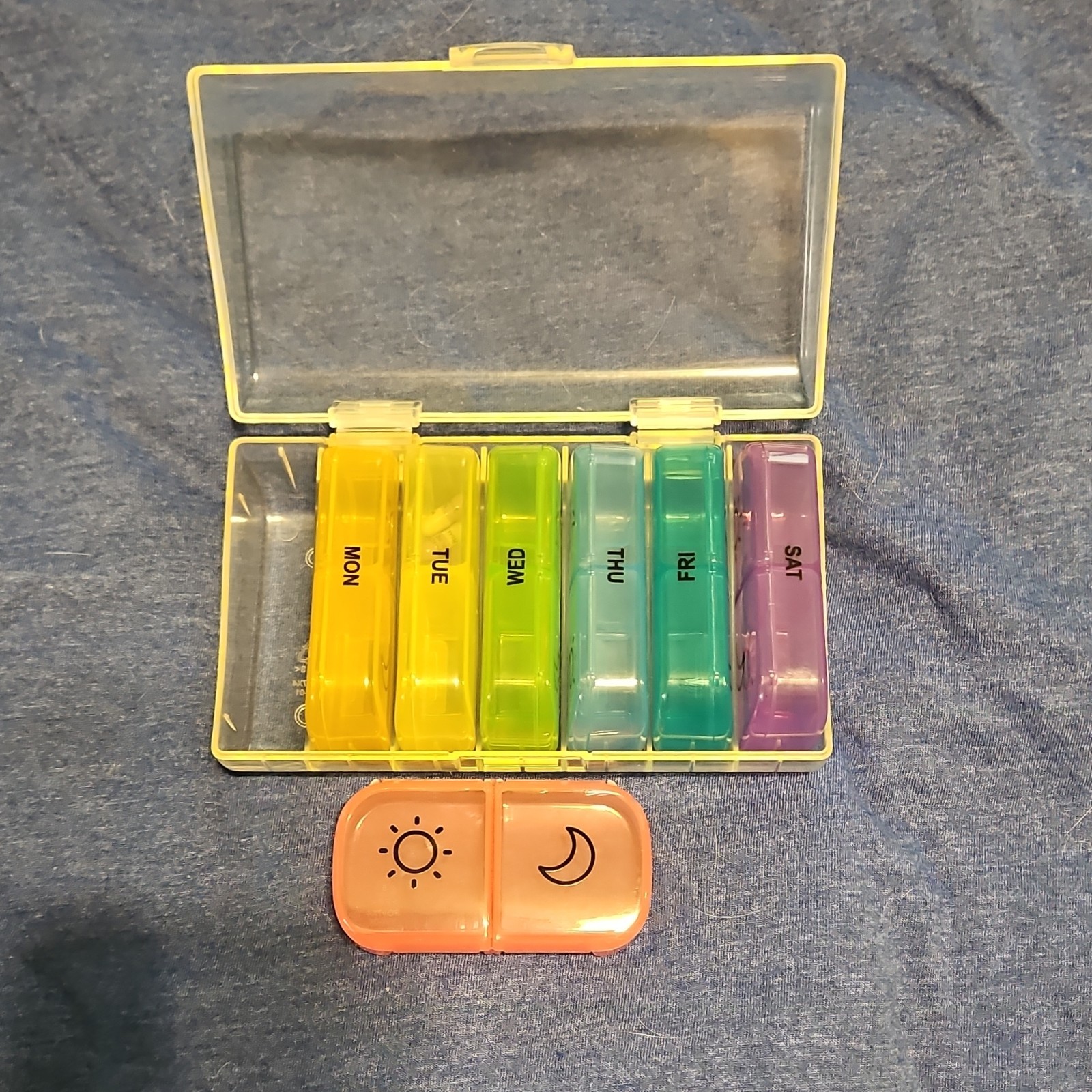 Weekly Multicolor Plastic Pill Organizer 7-Day Travel Size Lock Compartment