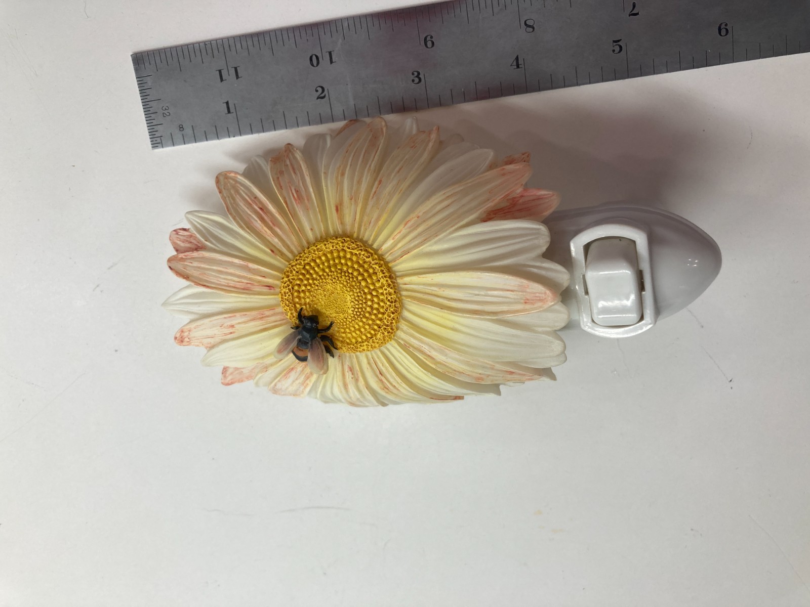 Flower and bumblebee night light plug in bee