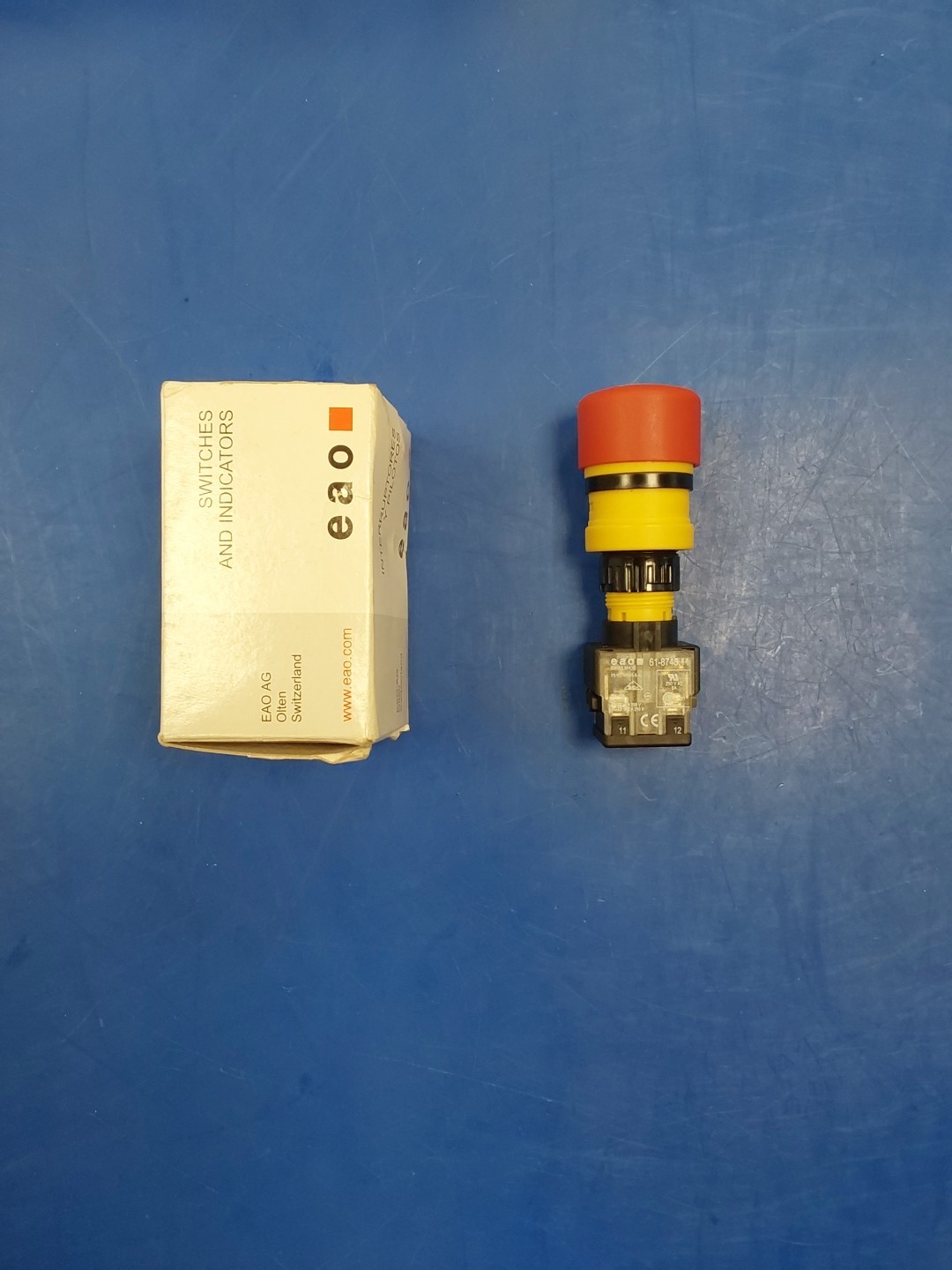 EUS-61-3440.41/047 Push Button Twist Release Emergency Stop Button