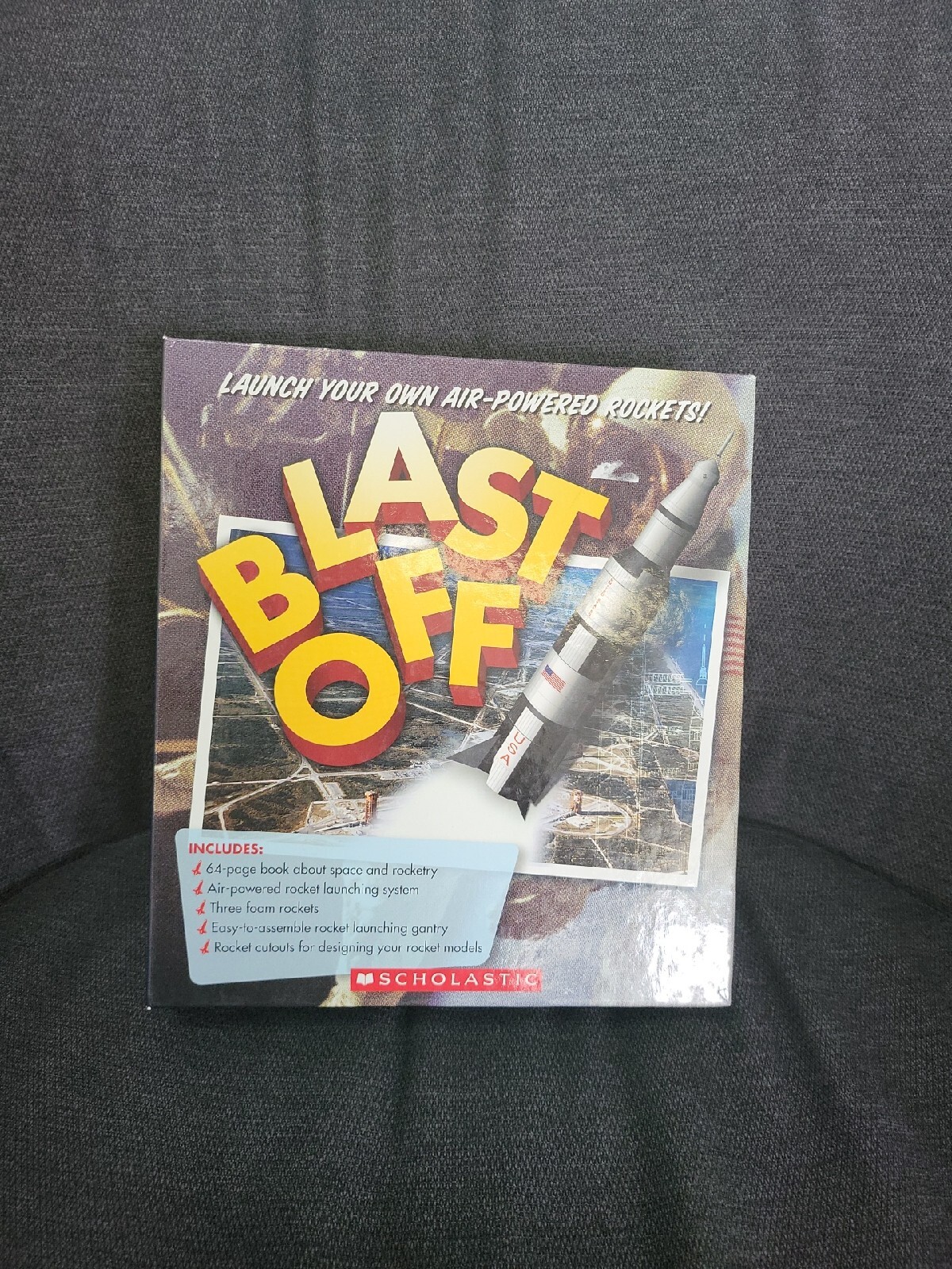 2006 NEW Scholastic Blast Off Launch Your Own Air-powered Rockets! Ages 8+