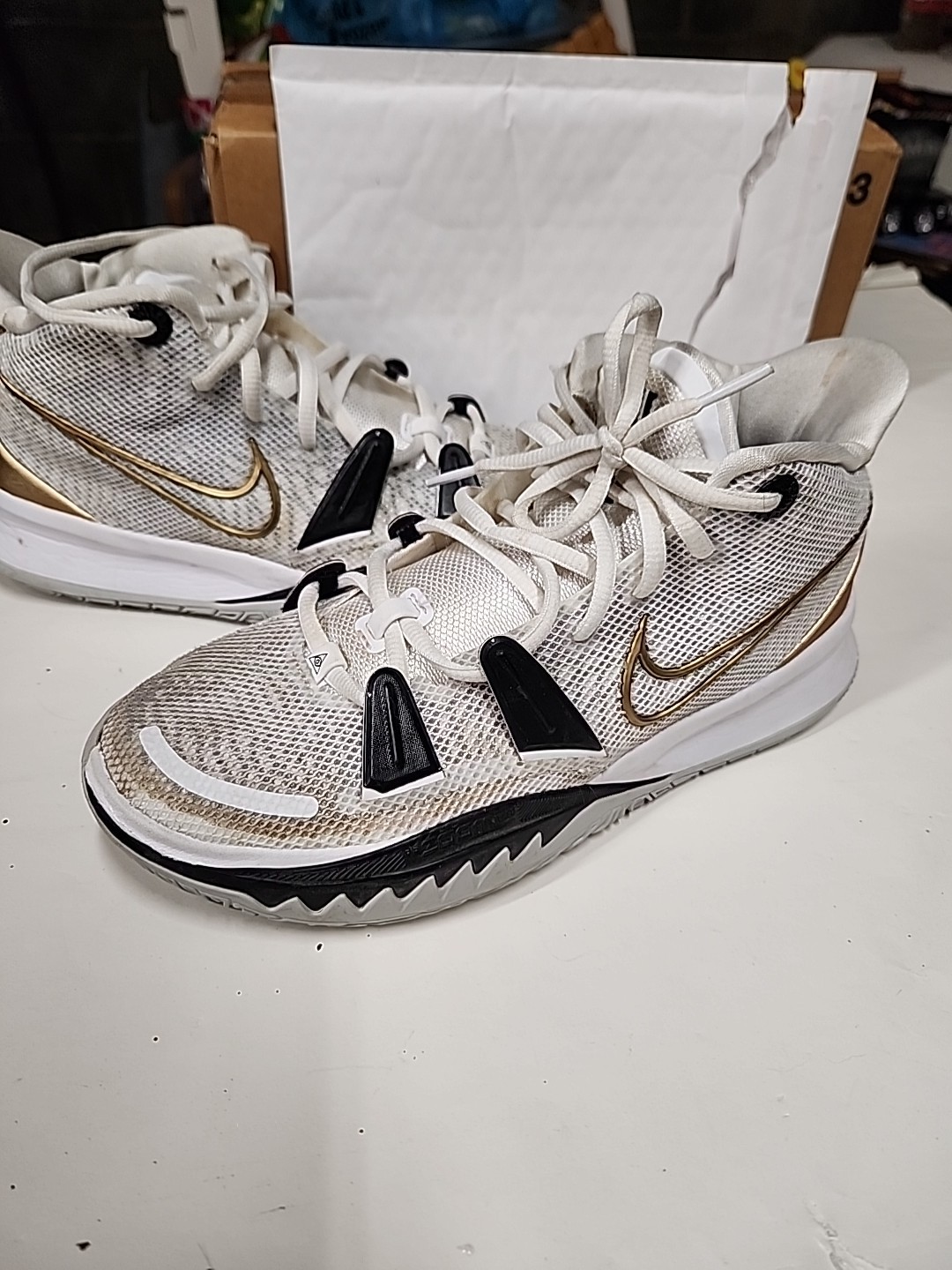 Nike Kyrie 7 Rings Men’s Basketball Shoes Size 8 White/Black/Gold CQ9326-101