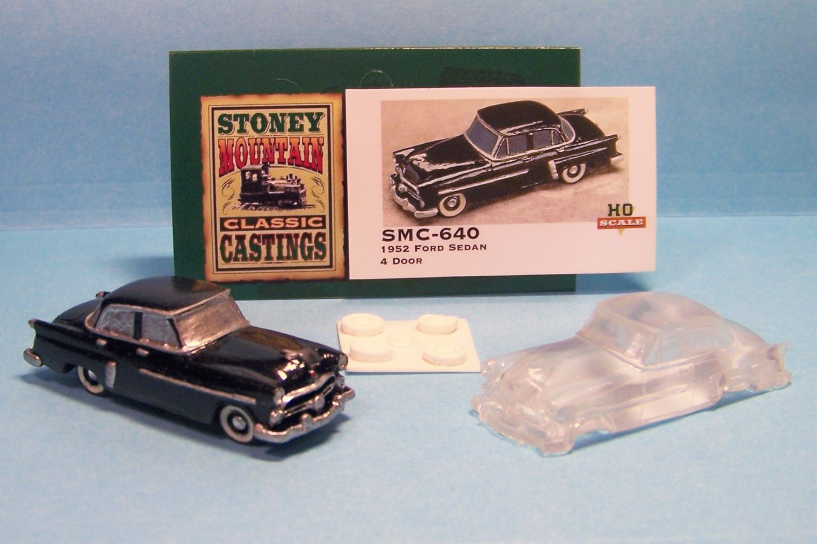 SMC-640 1952 Ford Sedan 4-Door  HO-1/87 Scale  Clear Resin Kit  (unfinished)