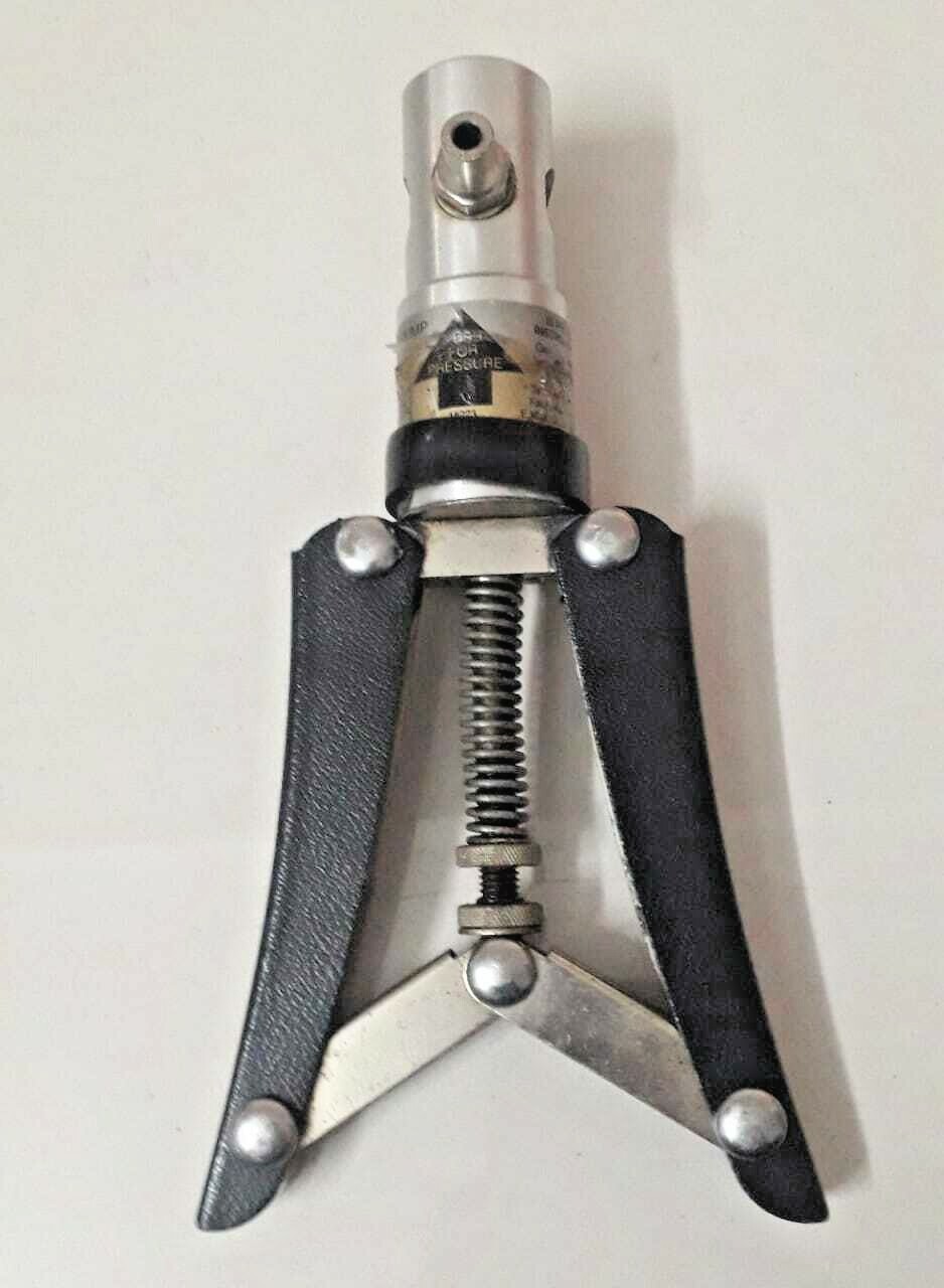 Si Instrument TP1 Hand held test pump Pressure calibrator
