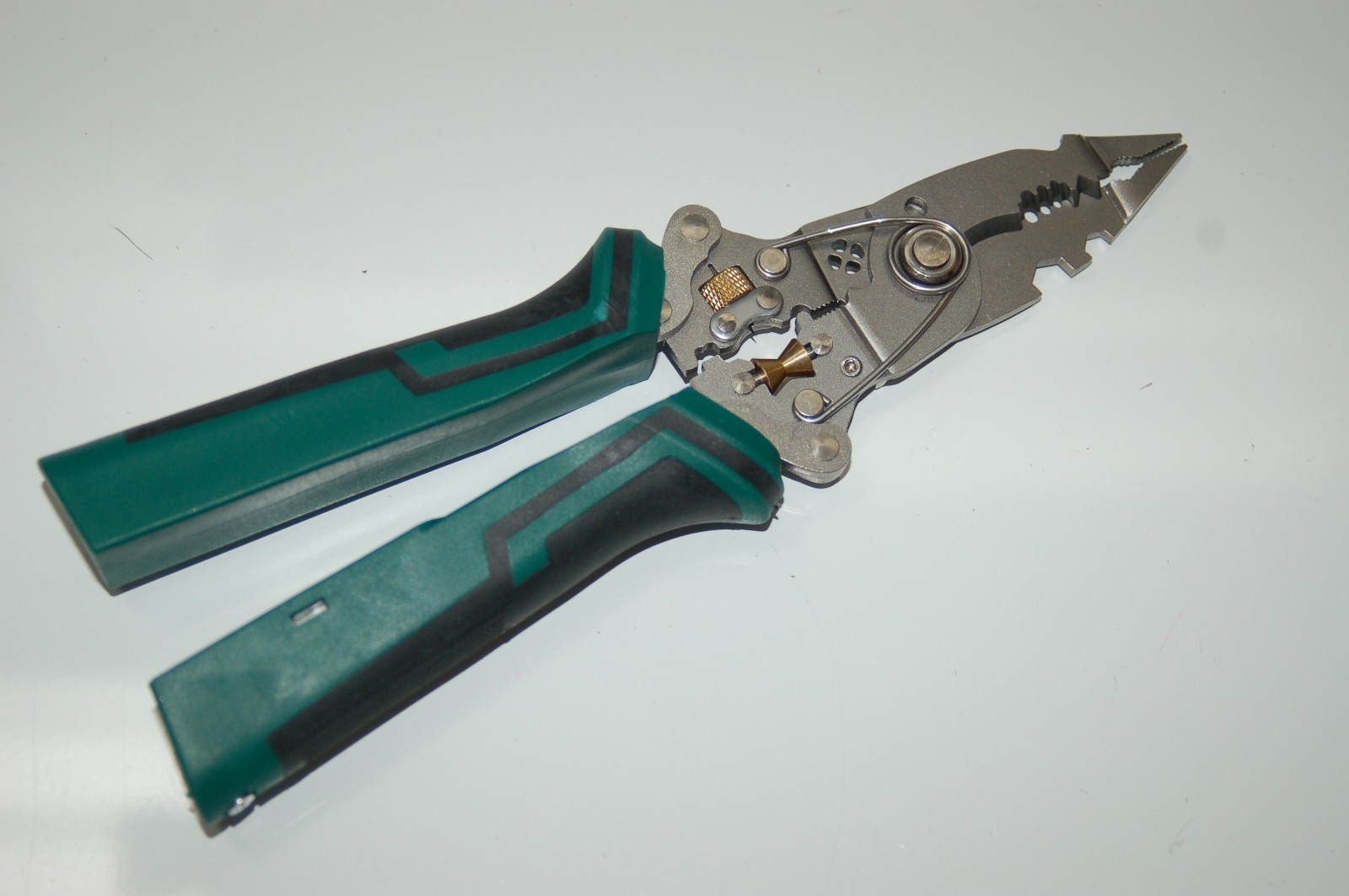 Tuosen 25451 Electrician's Multi Function Specialty Wire Stripping Tool