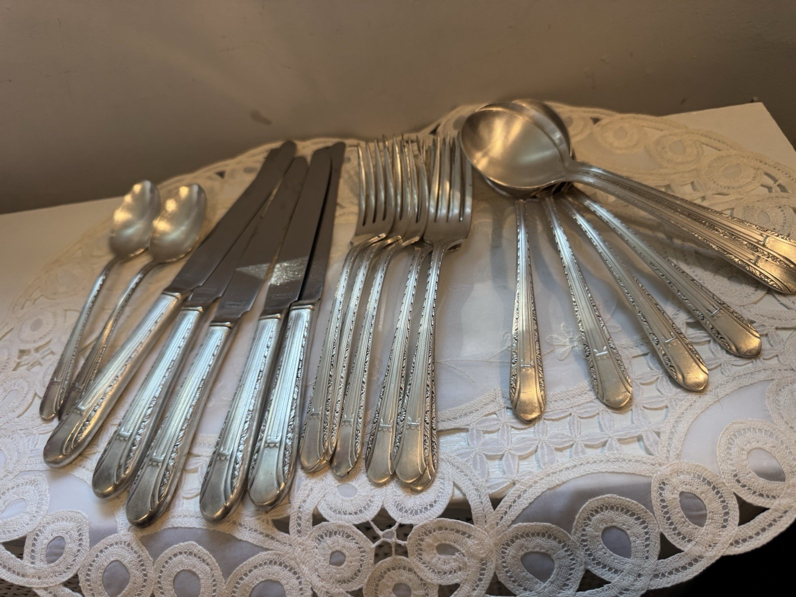 WM ROGERSTY SECTIONAL Oneida StainlesSteel Flatware Set Handle Pattern Silver