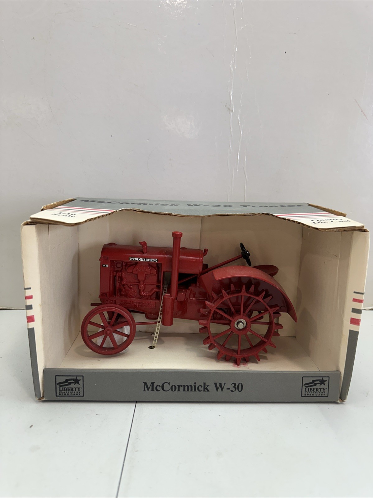 Liberty Classics Mccormick W –30 Mccormick-Deering 1/16 Scale Diecast Tractor