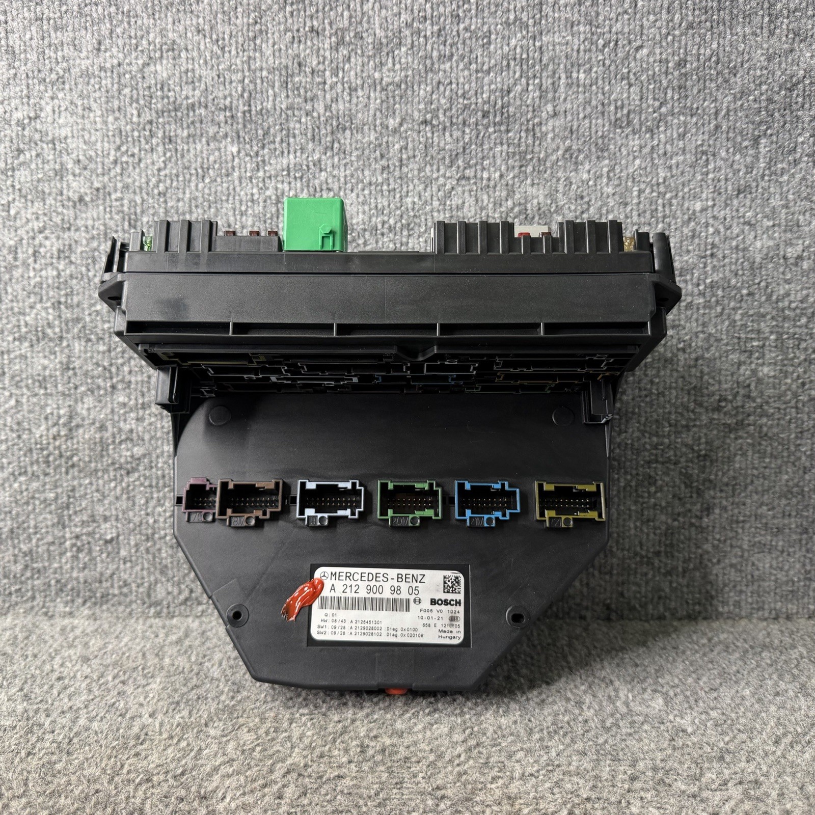 08-11 Mercedes C300 C350 Front SAM Module Fuse Box Part# A2129009805