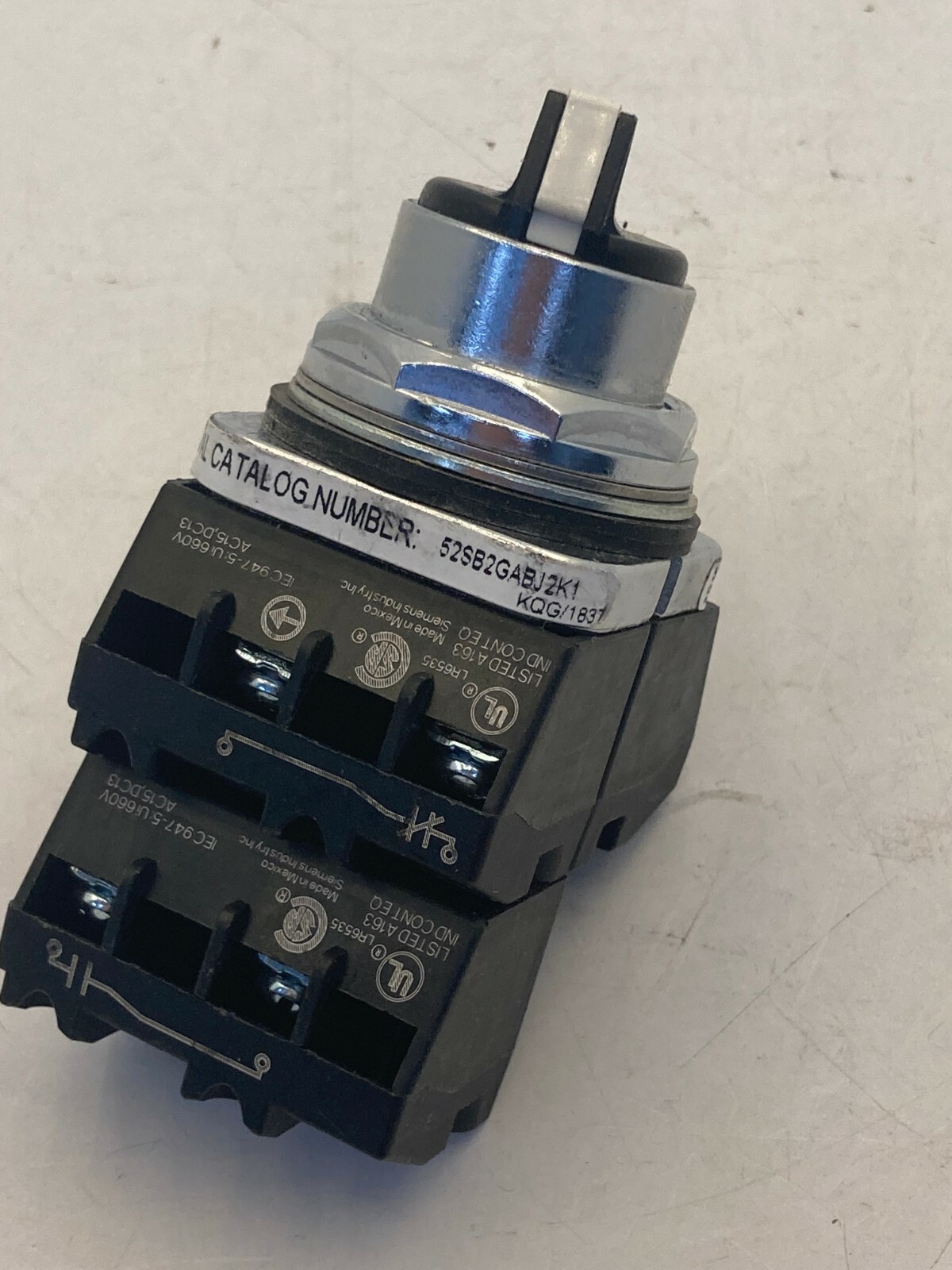SIEMENS 52SB2GABJ2K1 SELECTOR SWITCH LONG LEVER 3 POSITION MAIN NNB