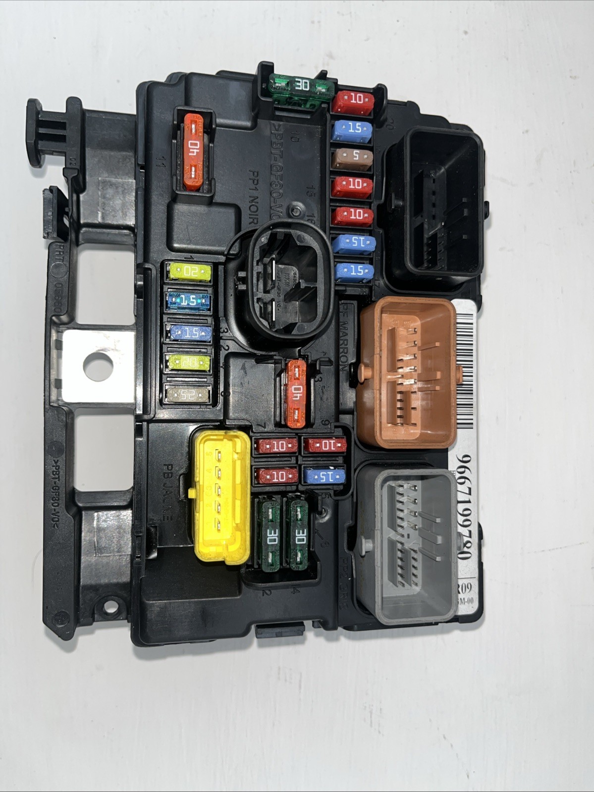 PEUGEOT CITROEN  UNDER BONET FUSE BOX 9667199780 BSM-00 R09